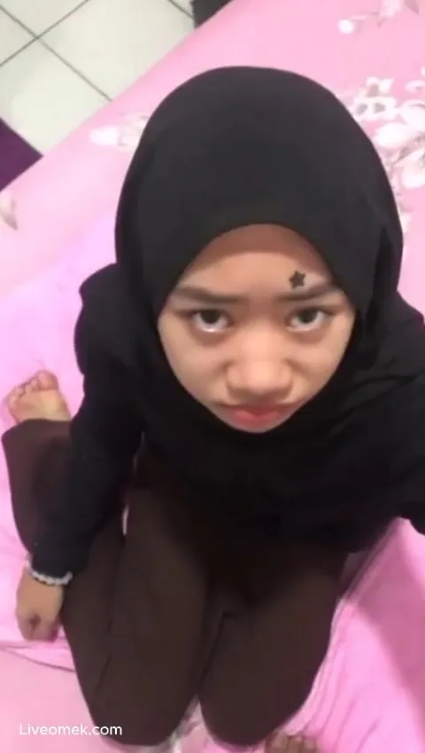 Dipaksa Pacar Main Di Kosan - Tobrut Viral Desah Becek