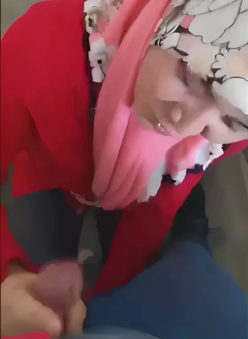 ABG Hijab Sepong Pacar Outdoor Sampe Crot