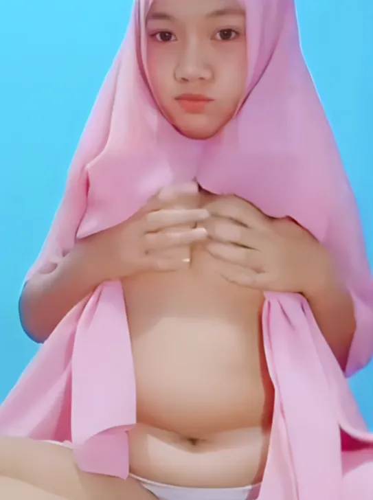 Adek Jilbab Imut Omek Pake Botol - Hijab Tobrut Sange Desah Keenakan