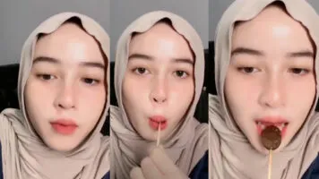 Arinayaqdhan Jilbab Krem Usil Ngemut Permen Tiktok Bikin Ngaceng