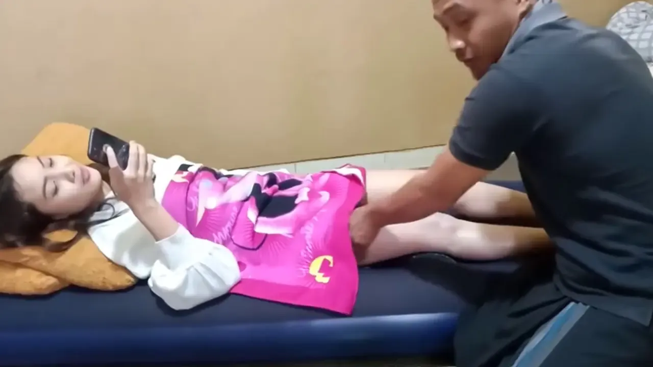 Terapi Cedera Pinggang Berujung Mesum Bareng Terapis Semok