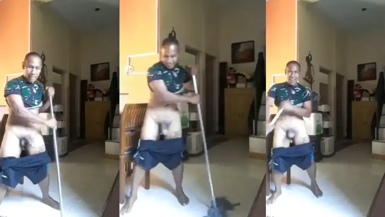Bapak Disuruh Nyapu Malah Coli Sange di Tengah Ruangan