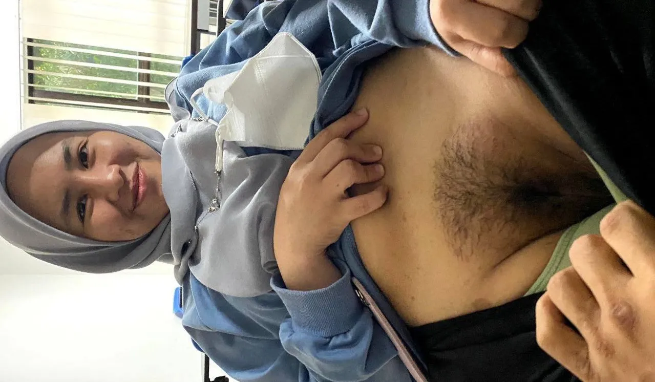 Bokep Indo Hijab Sange Buka Celana Pamer Isi Dalam