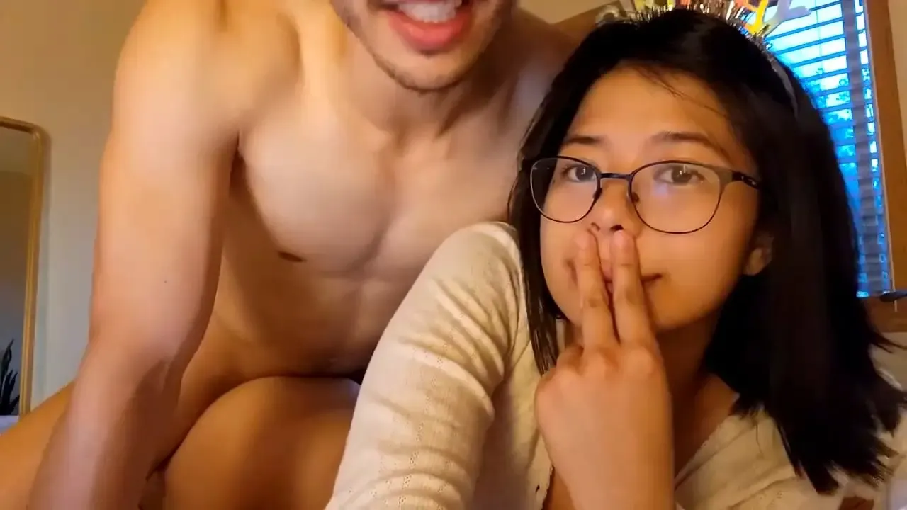 Cewe Indo Semok Keenakan Ngewe Sama Bule Gede Sambil Ngobrol