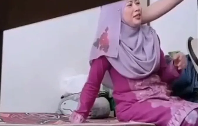 Tante Hijab Sange Minta Jatah Gak Mau Ditinggal Kerja