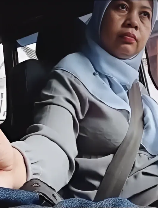di Kocokin Budhe di Mobil